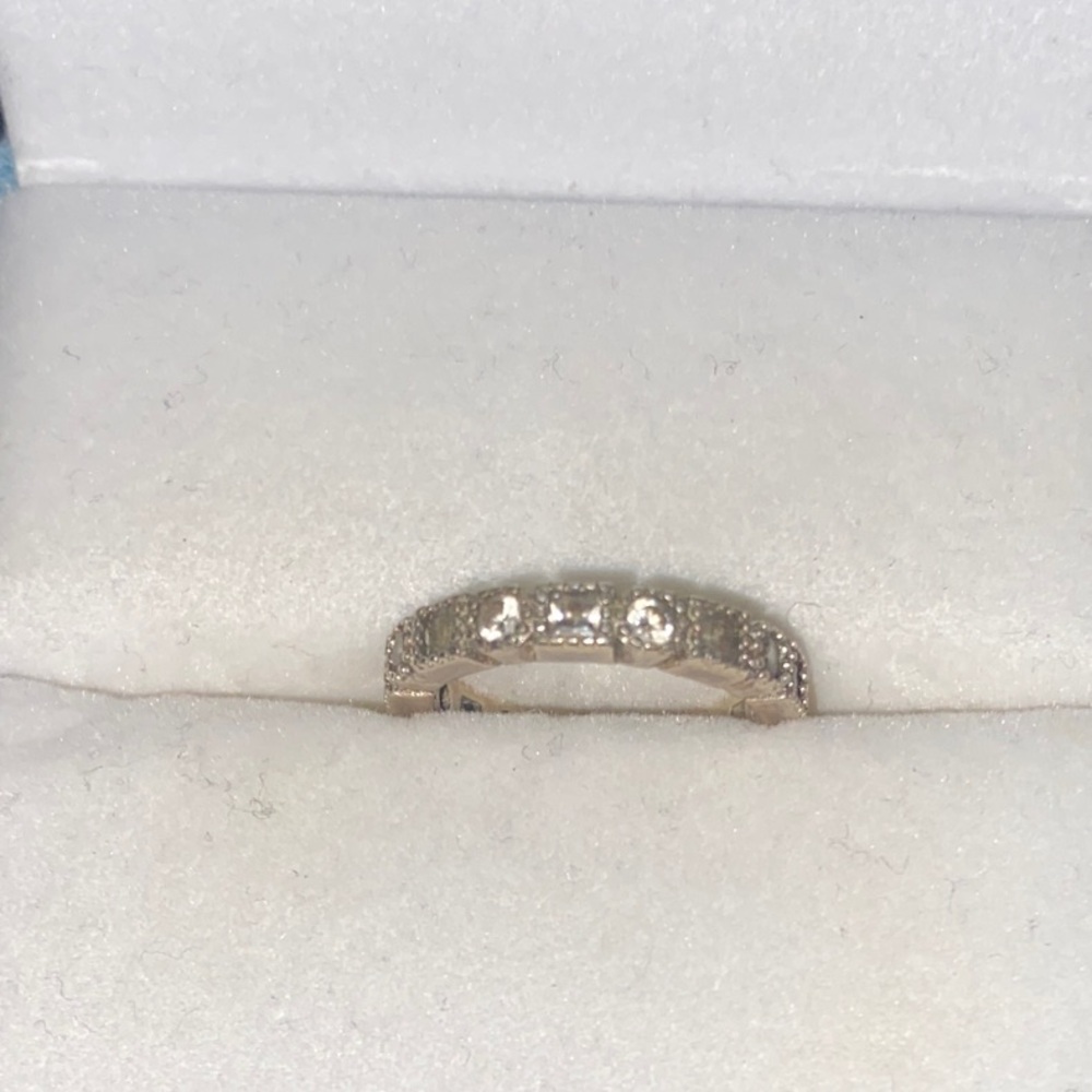 Elegant Silver Diamond Ring
